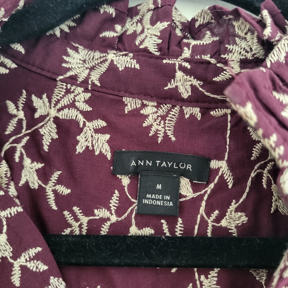 Ann Taylor Sz Medium Burgundy Embroidered Floral Ruffle Button Shirt 100% Cotton - Picture 6 of 9